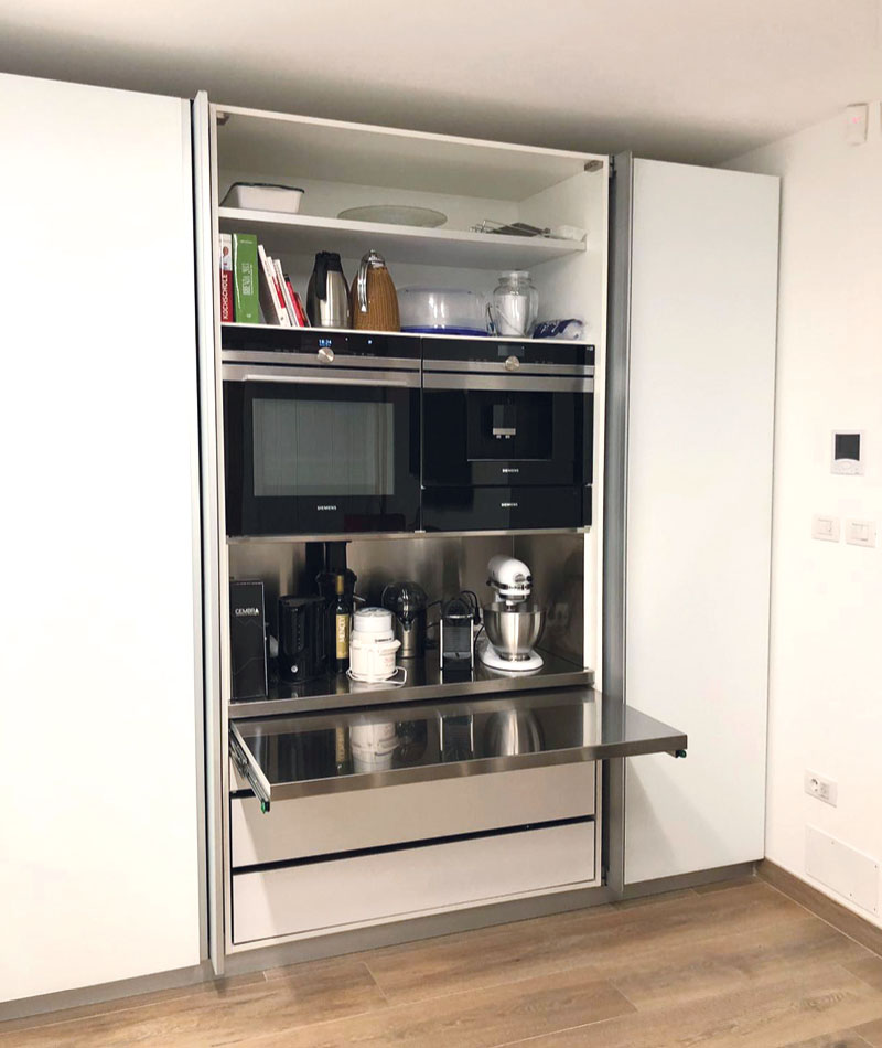 Creare una cabina armadio in cucina - HT Cucine